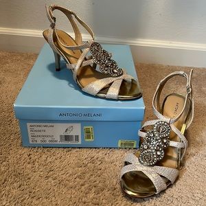 Women’s nude/gold accent heels size 8.5